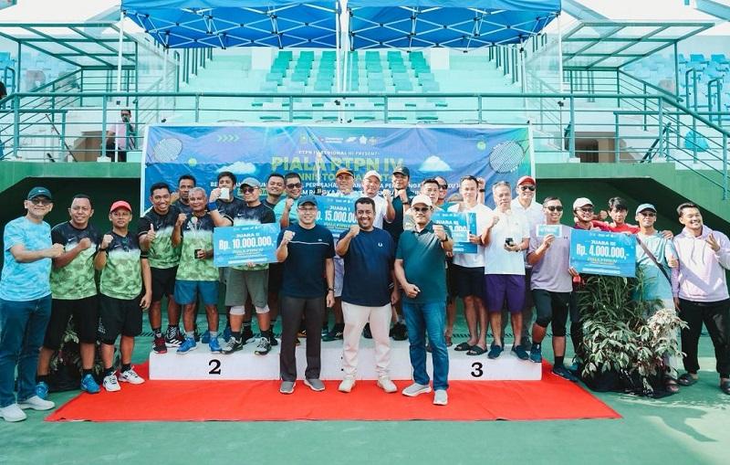 Berlangsung Meriah, Kadisnaker Riau Tutup Turnamen Tenis Piala PTPN IV 2026