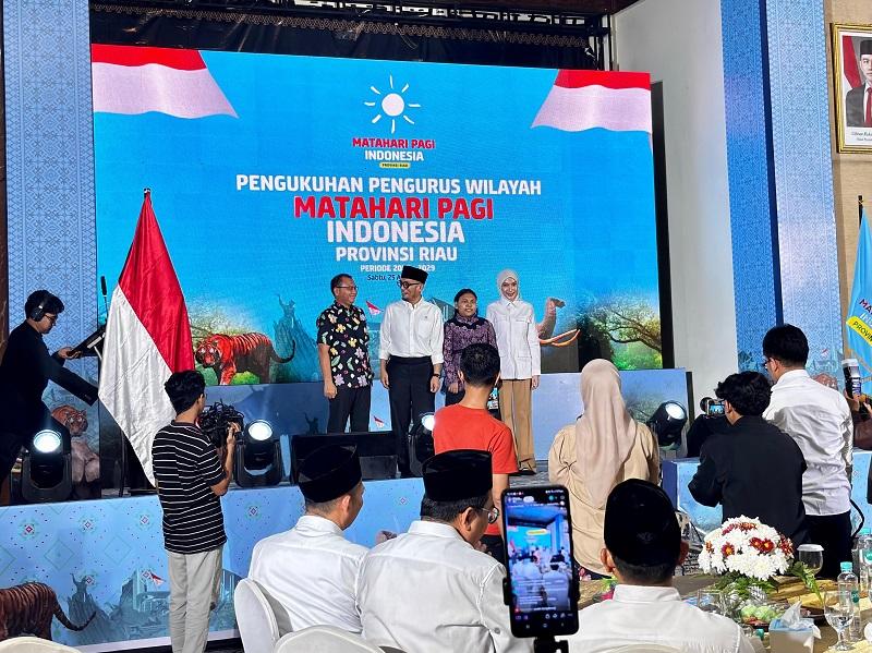 Pengukuhan Matahari Pagi Indonesia Riau, Wamenhaj Dahnil Titip Pesan Lingkungan dan Literasi