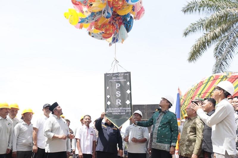Bupati Inhu Resmikan Program PSR 405 Hektare untuk Ratusan Petani di Batang Cenaku