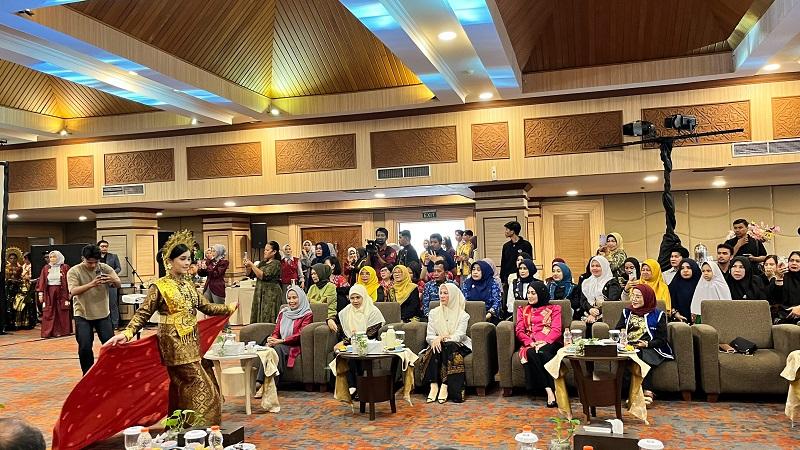Batik Sawit Bedelau Diapresiasi, Siap Jadi Cenderamata di Ajang Internasional