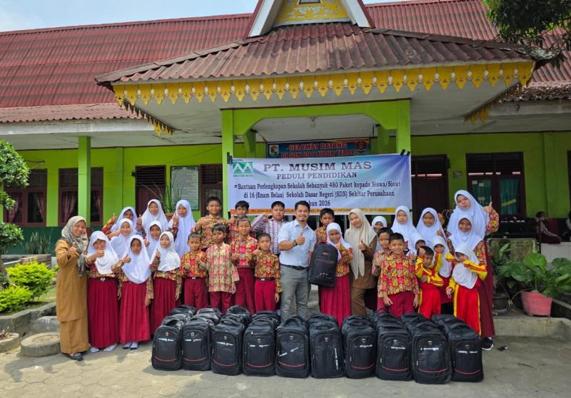 PT Musim Mas Salurkan 480 Paket Perlengkapan Sekolah untuk Siswa SD di Pelalawan