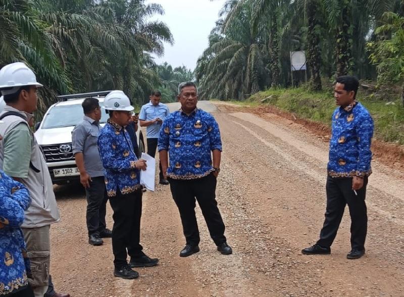 Perbaiki Jalan Pakai DBH Sawit, Bupati Rohul: Jangan Sampai Ada Pengurangan Kualitas