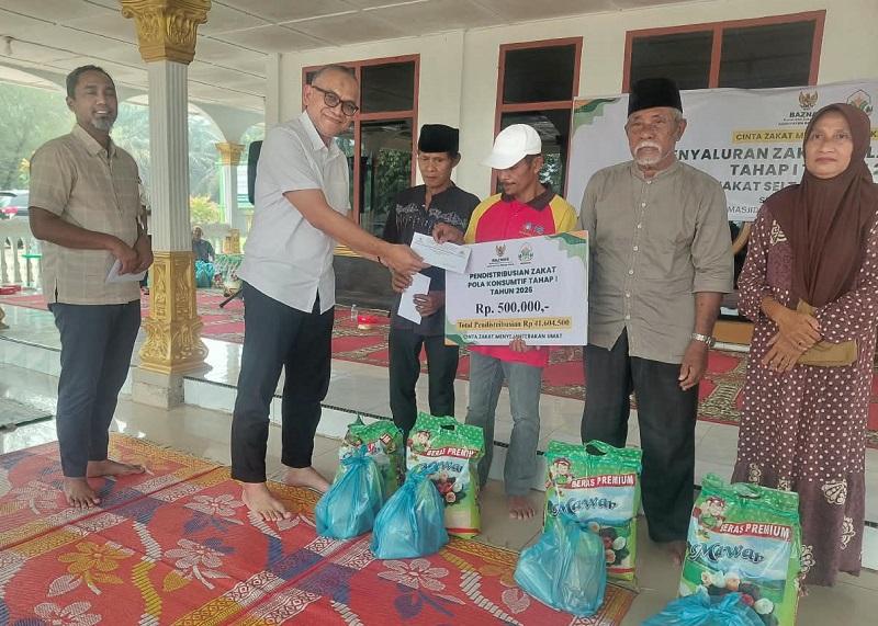 Manajemen PKS Tapung Salurkan Zakat ke Masyarakat Desa Tandun dan Sungai Kuning