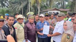 Ratusan Warga Kampar Turun ke Jalan, Desak PT Agrinas Penuhi 5 Tuntutan