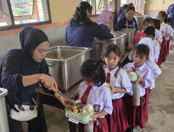 Tak Hanya Makan Bergizi, Agrinas Palma Bantu Buku dan Laptop untuk Siswa di Rohul
